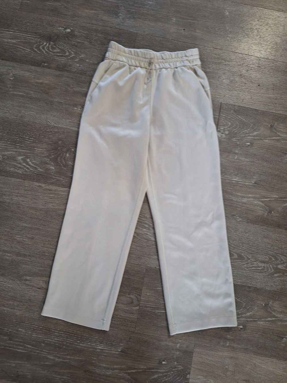 Lululemon Softstreme High-Rise Straight Leg Crop Pull-On Joggers